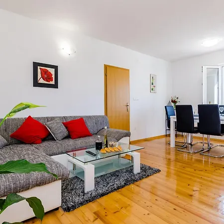 Apartmán & Ma Din - One Bedroom With Balcony And Sea View