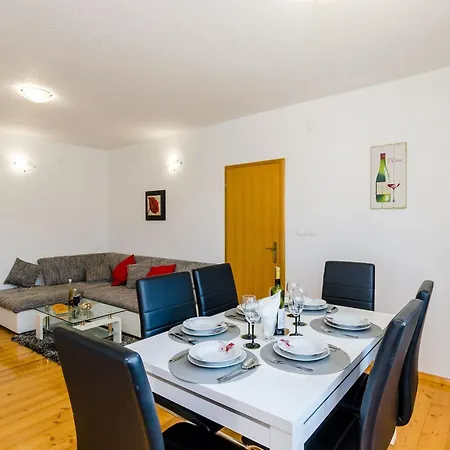 & Ma Din - One Bedroom With Balcony And Sea View