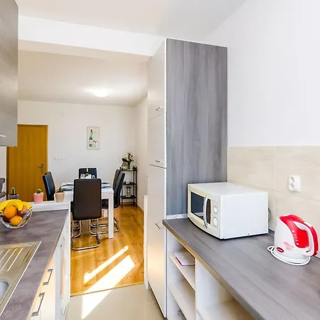 Apartmán & Ma Din - One Bedroom With Balcony And Sea View