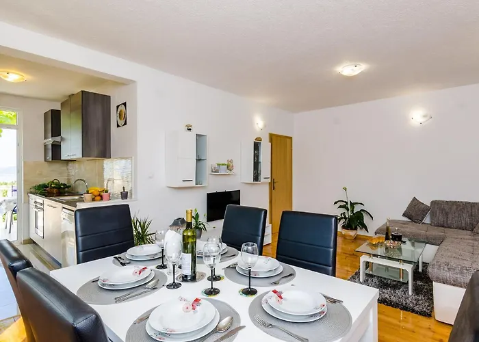 & Ma Din - One Bedroom With Balcony And Sea View *