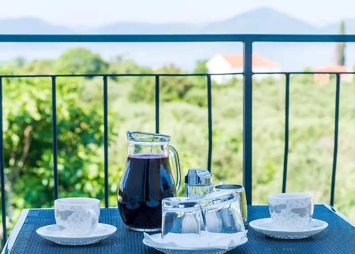 & Ma Din - One Bedroom With Balcony And Sea View 아파트