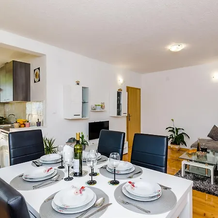 & Ma Din - One Bedroom With Balcony And Sea View *