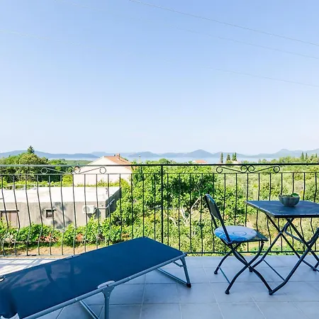 & Ma Din - One Bedroom With Balcony And Sea View Slano