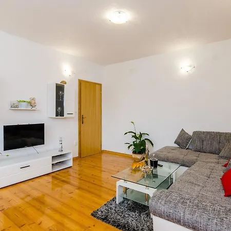 & Ma Din - One Bedroom With Balcony And Sea View Apartman