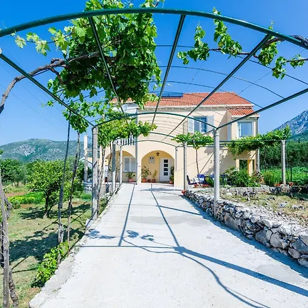 & Ma Din - One Bedroom With Balcony And Sea View Slano