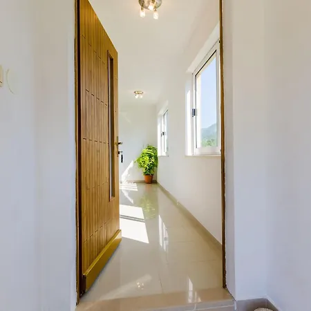 & Ma Din - One Bedroom With Balcony And Sea View