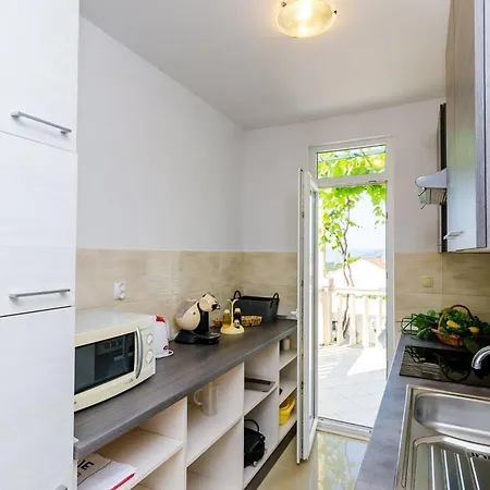 Appartement & Ma Din - One Bedroom With Balcony And Sea View *