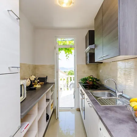& Ma Din - One Bedroom With Balcony And Sea View Apartman