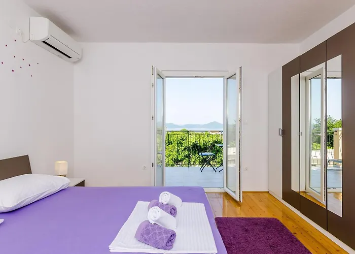 & Ma Din - One Bedroom With Balcony And Sea View Apartment