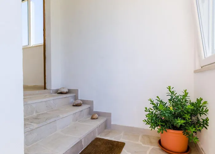 & Ma Din - One Bedroom With Balcony And Sea View