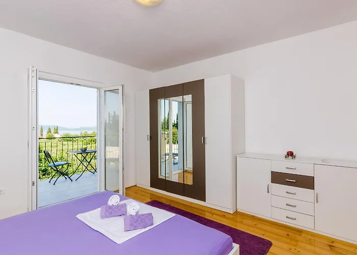 Apartment & Ma Din - One Bedroom With Balcony And Sea View