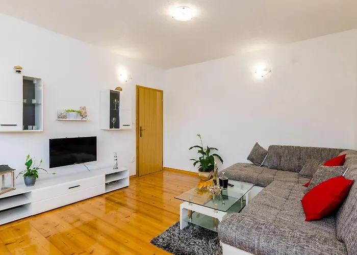 & Ma Din - One Bedroom With Balcony And Sea View Apartment