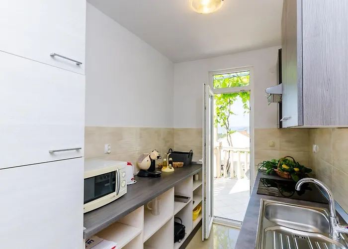Apartment & Ma Din - One Bedroom With Balcony And Sea View *