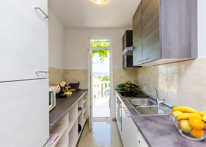 & Ma Din - One Bedroom With Balcony And Sea View Apartment